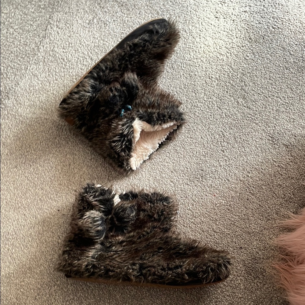 Slippers - Picture 2 of 5